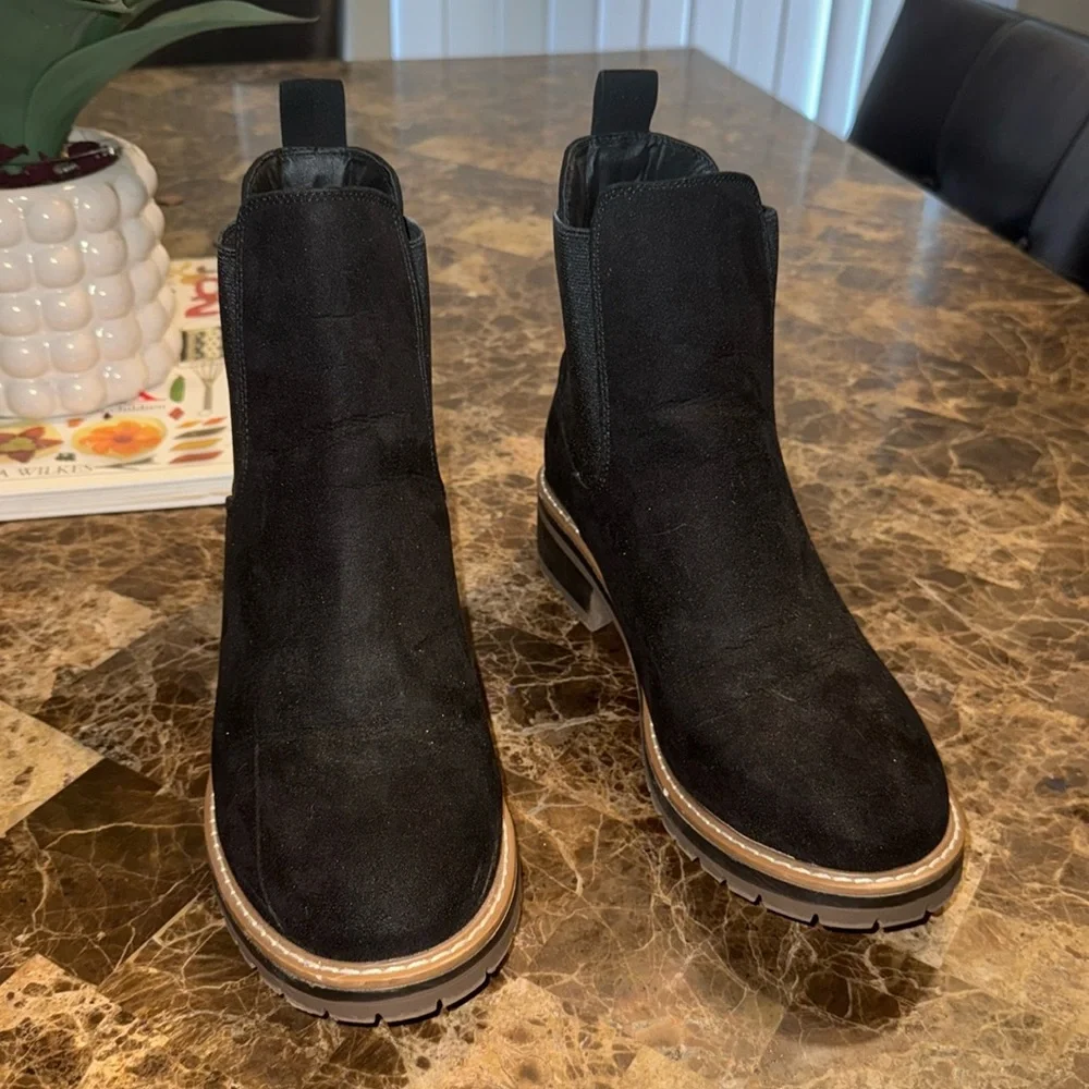 Kensie boots
Chelsea sole back - Picture 2 of 6